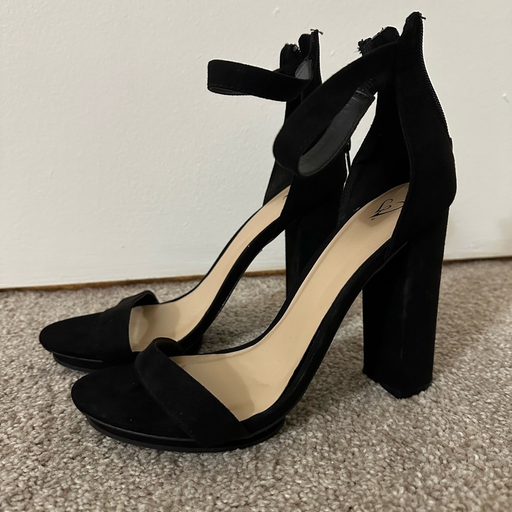 NWOT Windsor women’s black heels Size 8.5